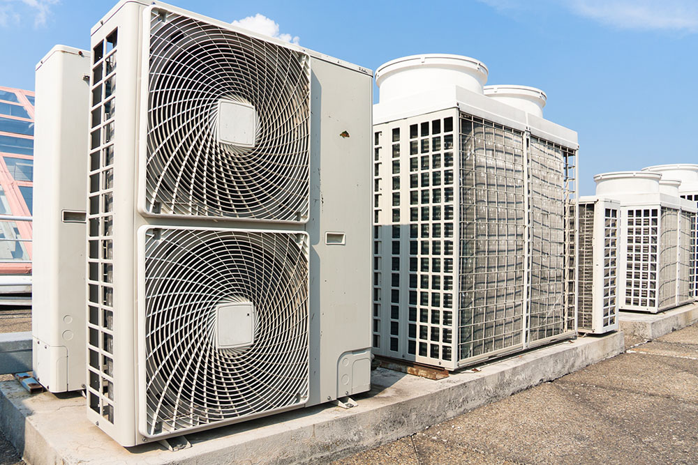 Industrial,Air,Conditioner,Condensers,(outside,Unit),On,The,Roof,Of